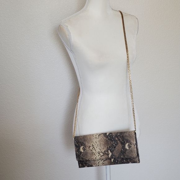 FAUX Python Chain Strap Clutch - Picture 2 of 10